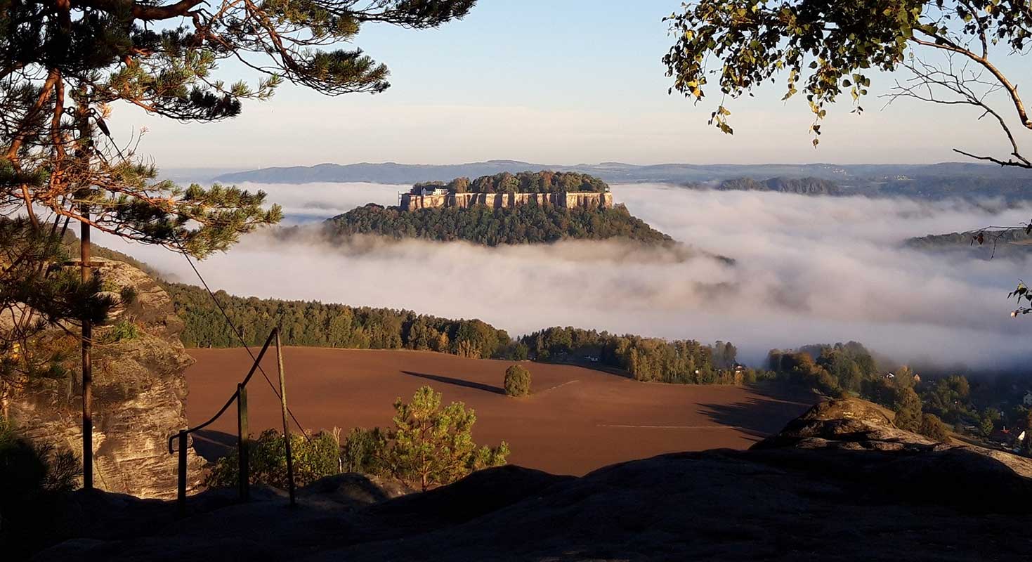 Königstein im Herbstnebel